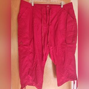 WOMEN'S ST. JONHS BAY CAPRIS SIZE 20W RED